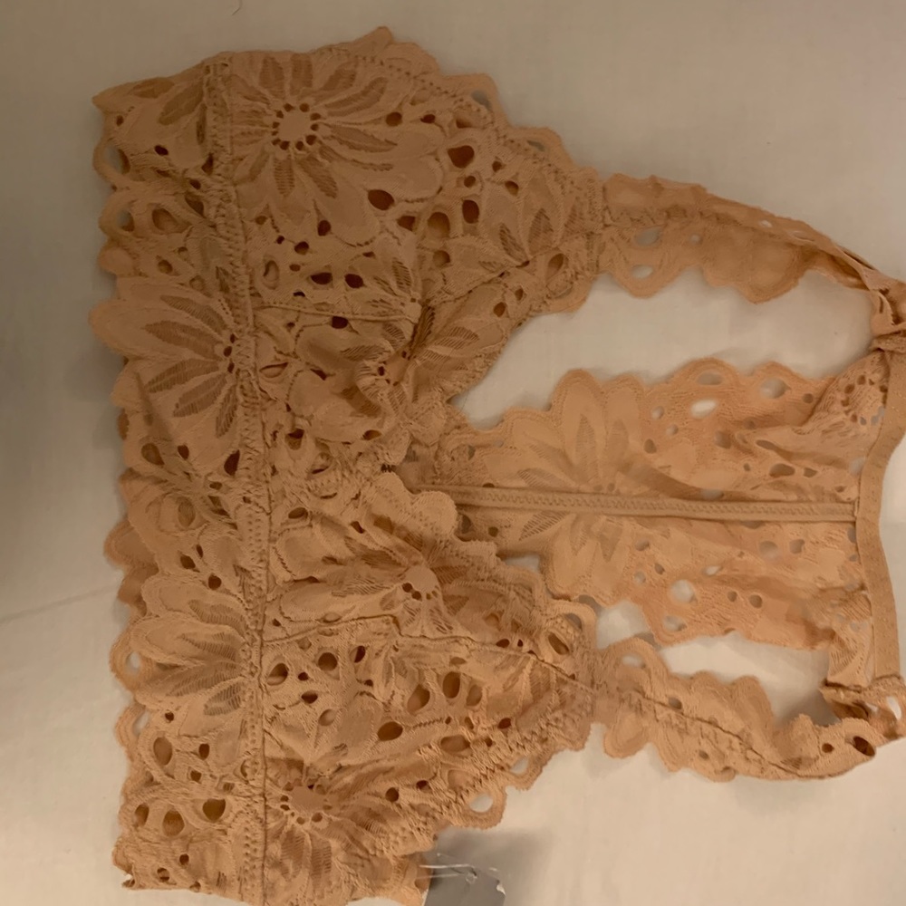 nude daisy lace bra